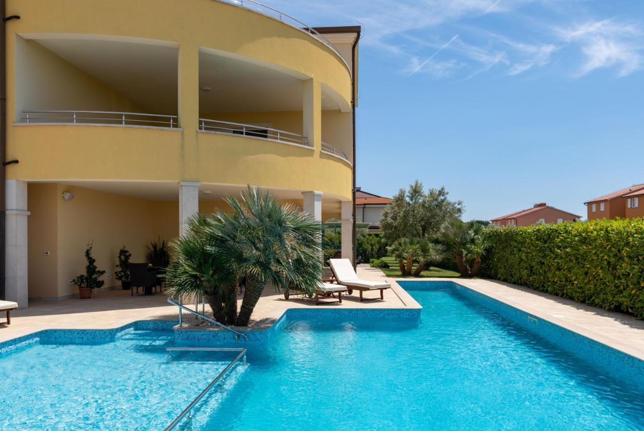 B&B Villa Oasa 1 Ровинь Экстерьер фото